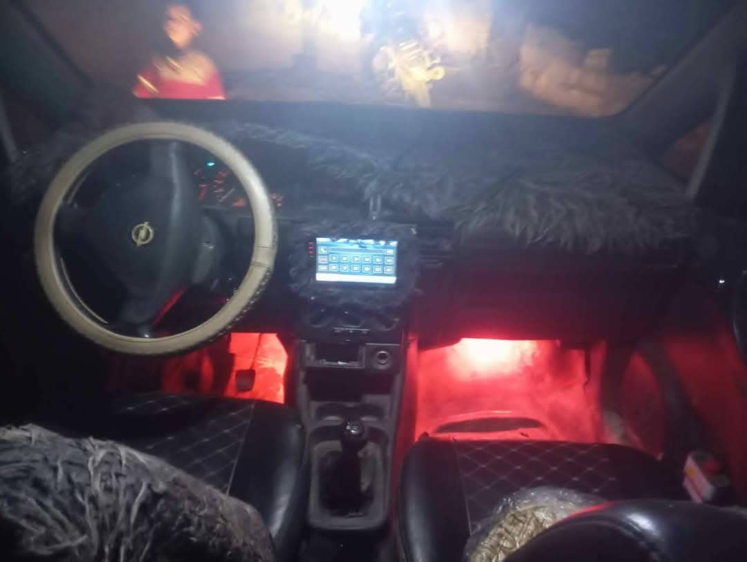للبيع أوبل زافيرا OPel zafira ادخال أوربي قديم م 2002 خالية من الداخل بخ زنار محرك ديزل تيربو 125حصان 2171cc - محافظة إدلب