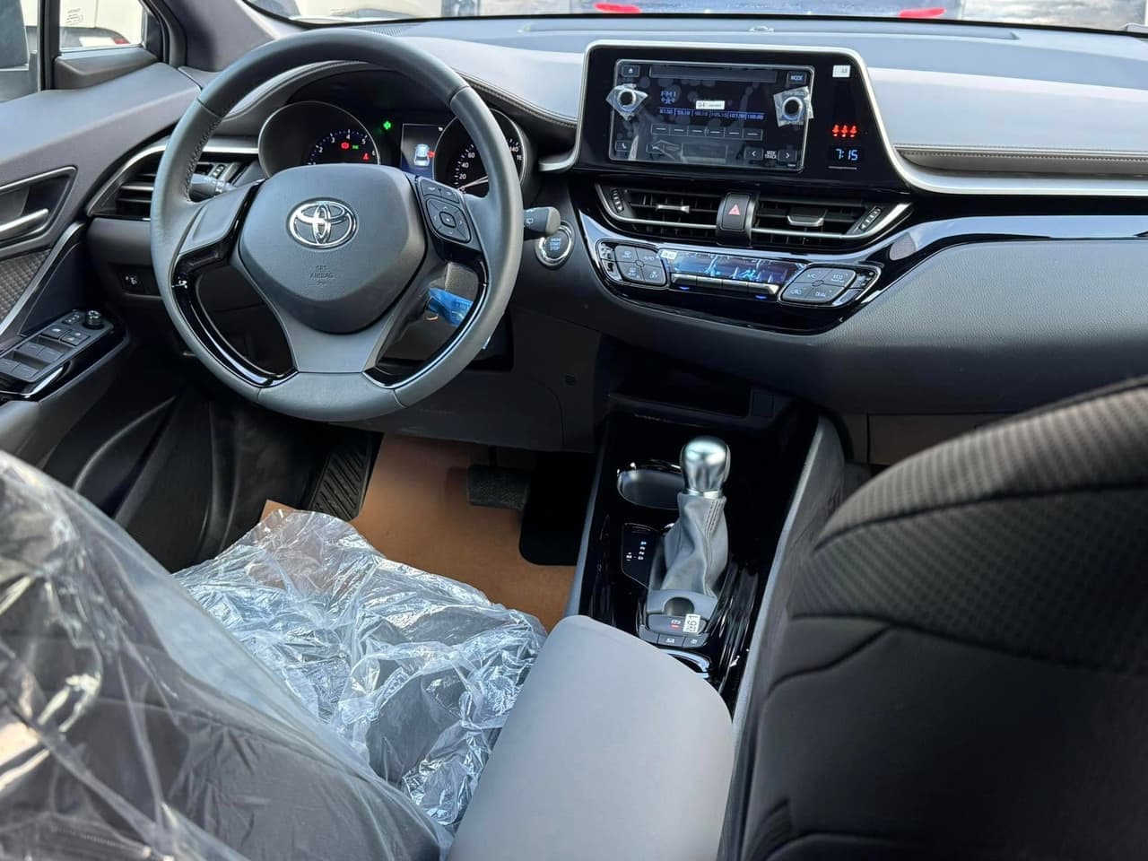 Toyota CH-R 2023 Toyota CH-R 2023 - تويوتا - 2023 - محافظة دمشق - صورة 4 من 4