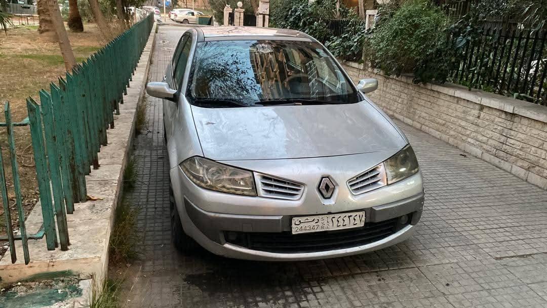رينو ميغان 2006 خالية من الداخل والسقف زنار واطي للجمالية فقط بشحم الوكالة - محافظة دمشق
