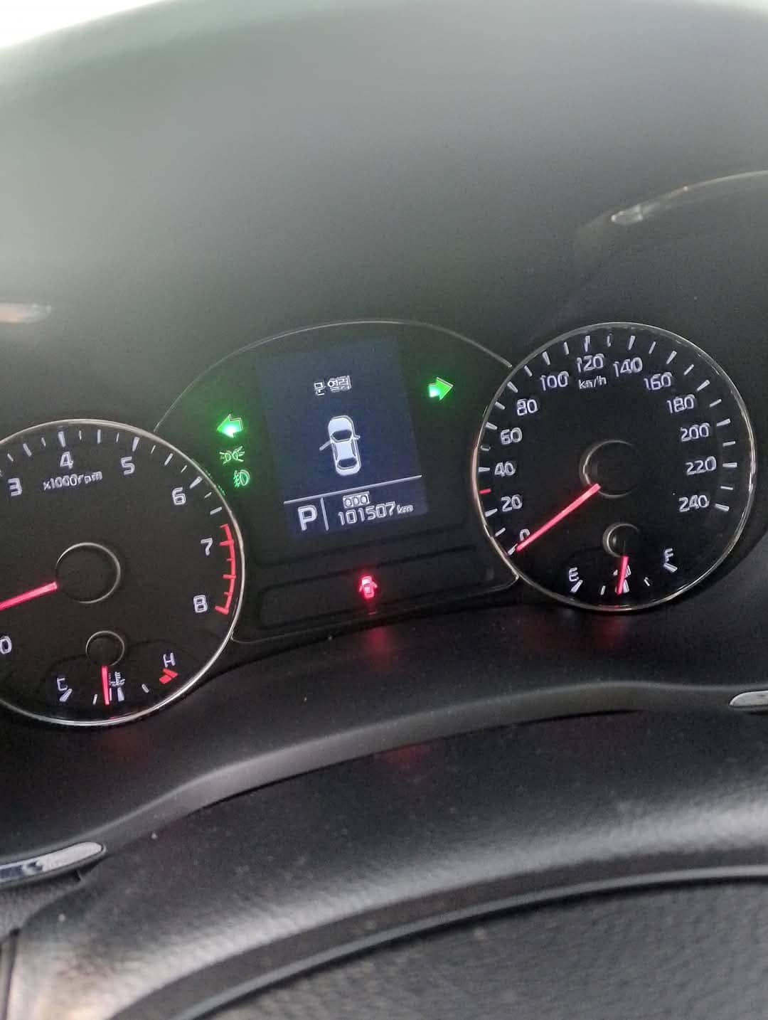 كياk3 موديل 2013 لون ابيض لولو بانزين 1600cc اكمل وصف ماعدة فتحة سقف - محافظة دمشق