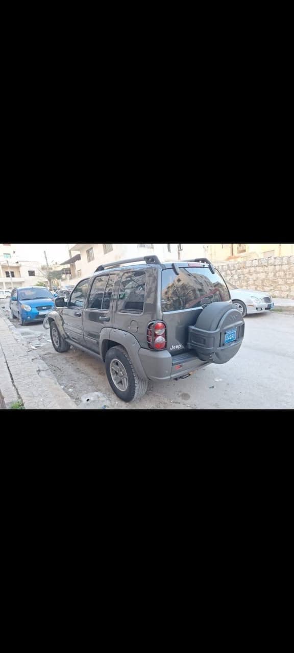 جيب شيروكي ٢٠٠٥ اوربي وراق لاوربي معو جيب شيروكي ٢٠٠٥ اوربي وراق لاوربي معو - جيب - 2005 - محافظة إدلب - صورة 2 من 5