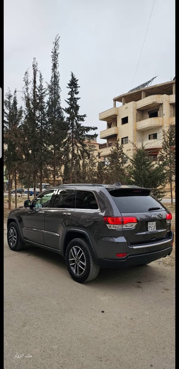جيب شيروكي ليمتيد- موديل 2020 اكمل المواصفات مع سقف البانورامي جيب شيروكي ليمتيد- موديل 2020 اكمل المواصفات مع سقف البانورامي - جيب - 2020 - محافظة دمشق - صورة 3 من 6