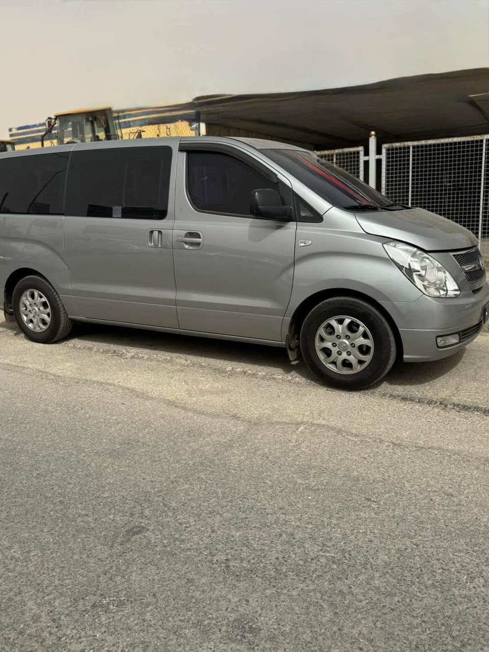 فان هيونداي جراند H1 2015 وارد كوريا سياحي فل ركاب اصلي بحال الوكاله فان هيونداي جراند H1 2015 وارد كوريا سياحي فل ركاب اصلي بحال الوكاله - هونداي - 2015 - محافظة دمشق - صورة 4 من 7