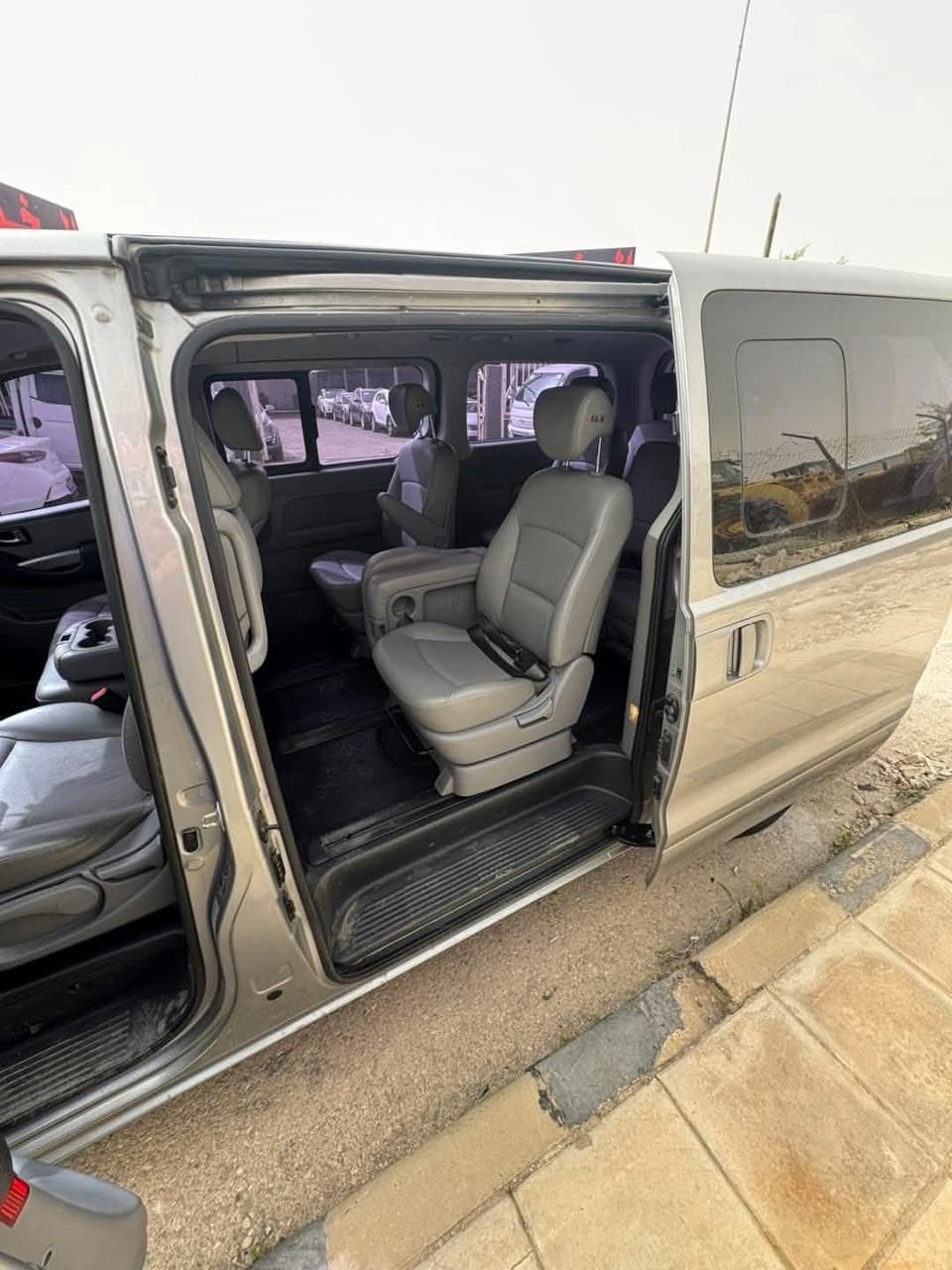 فان هيونداي جراند H1 2015 وارد كوريا سياحي فل ركاب اصلي بحال الوكاله فان هيونداي جراند H1 2015 وارد كوريا سياحي فل ركاب اصلي بحال الوكاله - هونداي - 2015 - محافظة دمشق - صورة 6 من 7