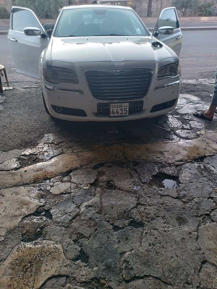 كرايسلر 300c محرك هيمي 8سلندر قطرية موديل 2012 خالية - محافظة دمشق