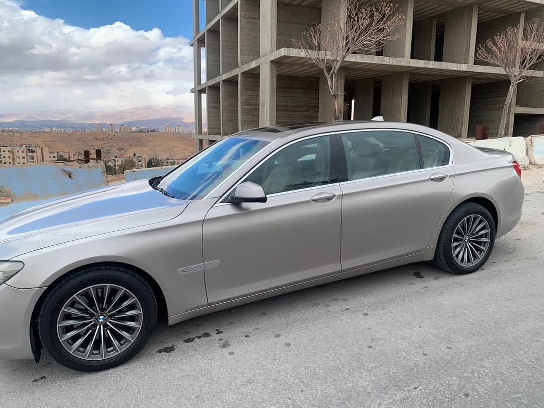 سيارة BMW 730Li ( بانزين ) سنة الصنع 2011 وارد الكويت سيارة BMW 730Li ( بانزين ) سنة الصنع 2011 وارد الكويت - بي إم دبليو - 2011 - محافظة دمشق - صورة 4 من 4